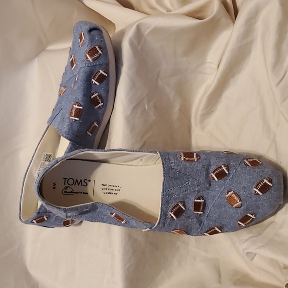 Toms Shoes Toms Football Themed Shoes Sz 9 Poshmark